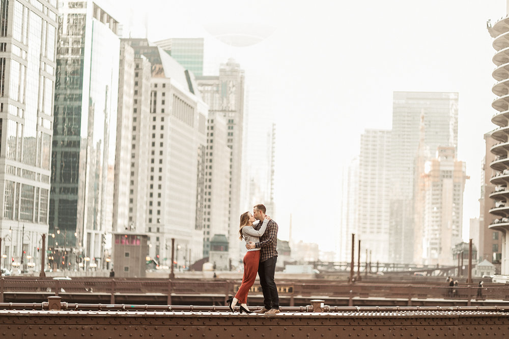  Chicago couple kissing on State Street Bridge 