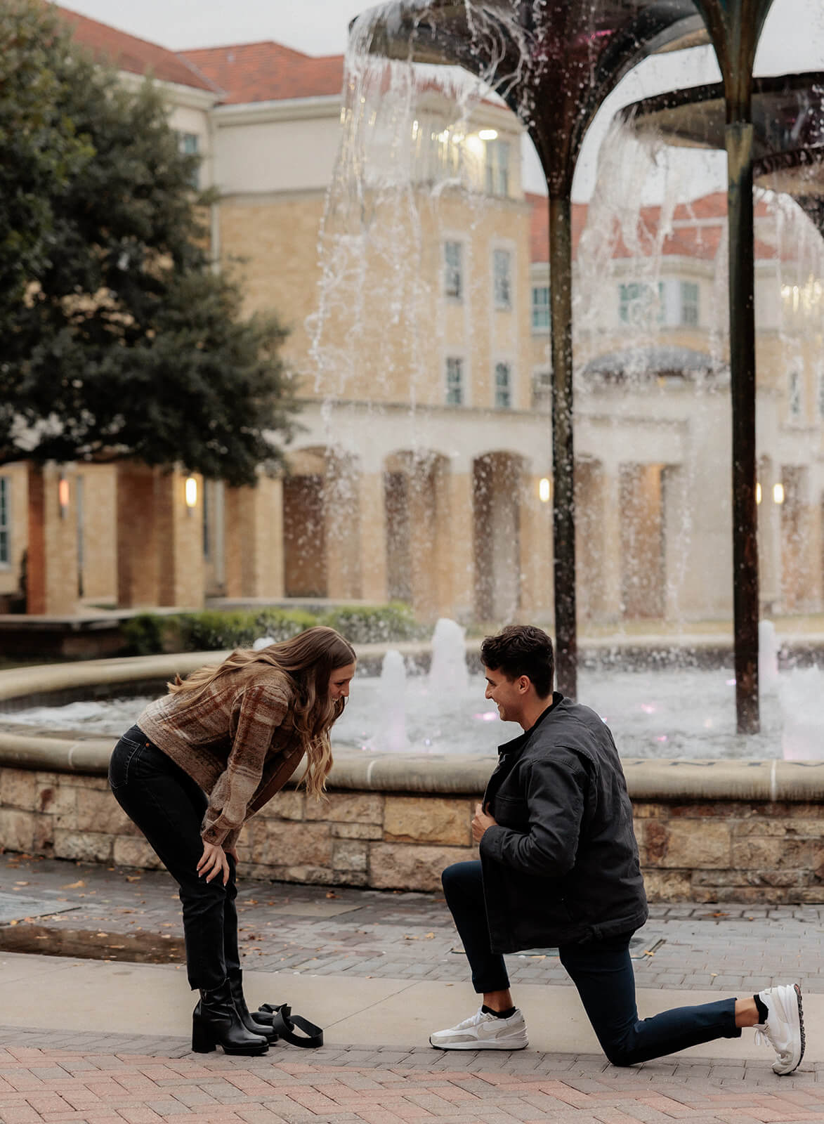 Man proposing in front of frog fountain | Texas Christian University Proposal