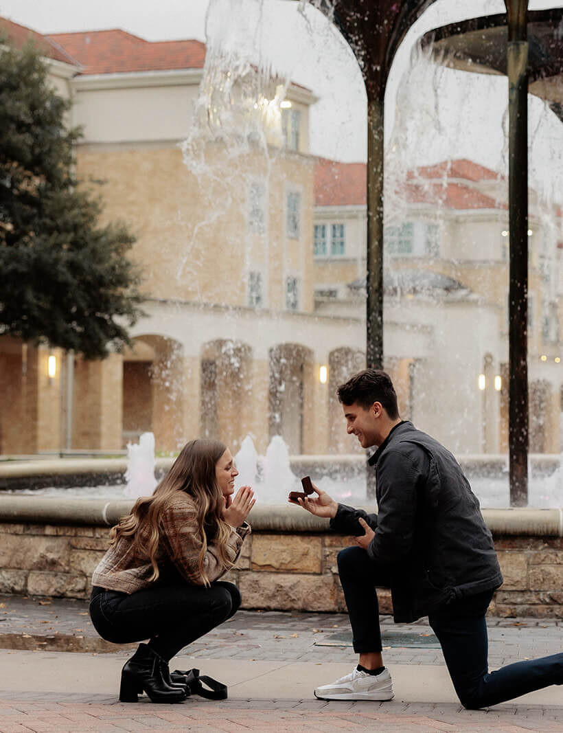 Man proposing to girlfriend in front of frog fountain | Texas Christian University Proposal